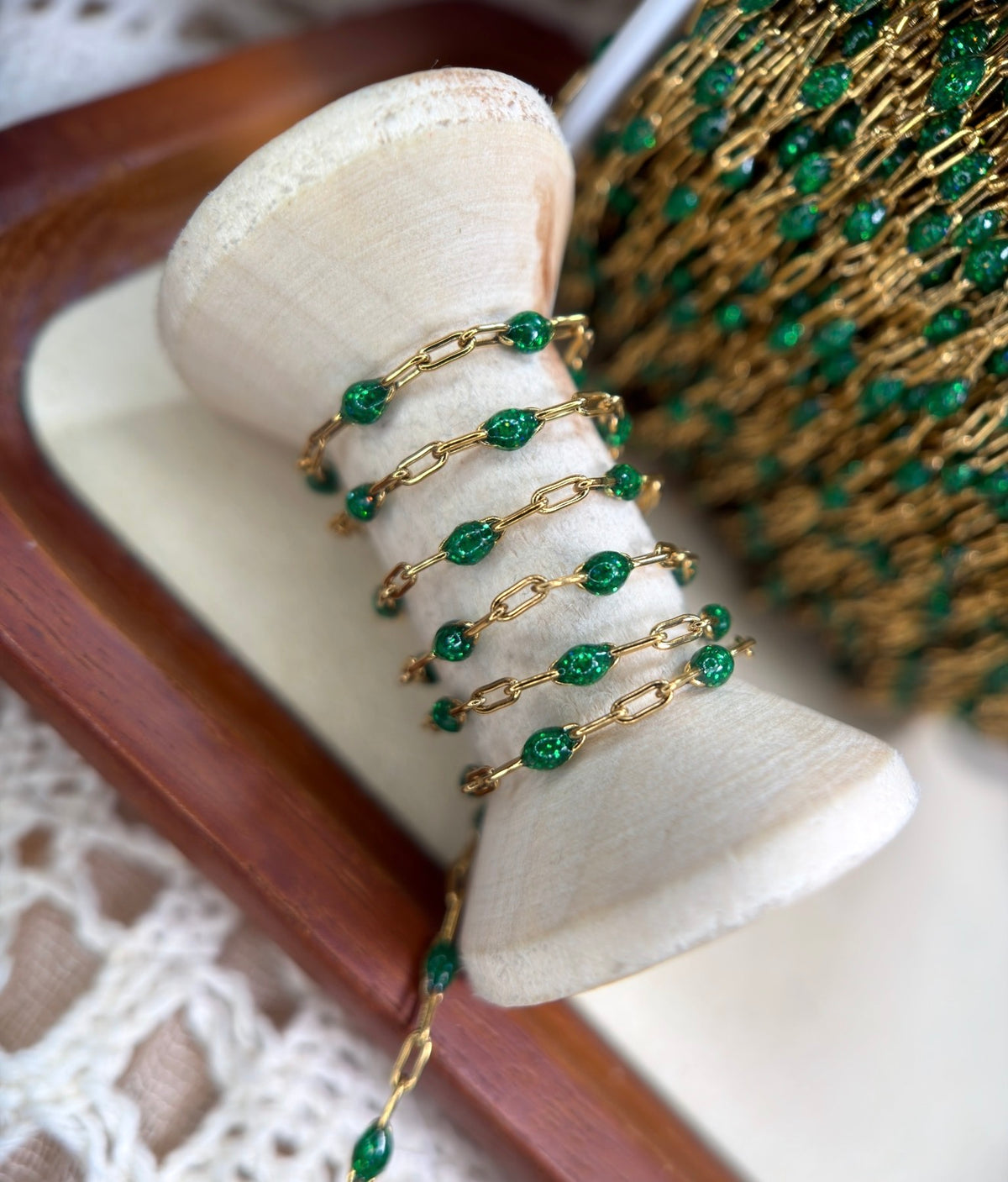 Emerald After Dark Sparkly Sunburst Chain