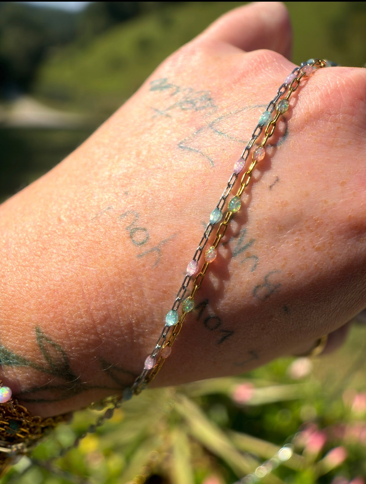 Sunset Lagoon – Iridescent Sunburst Chain