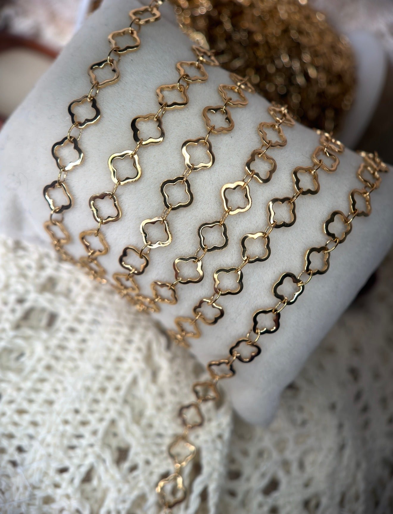 🍀 Luck in Every Link — 1:1 Clover Chain