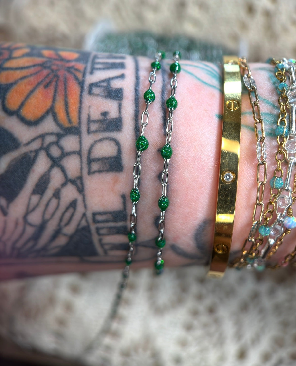 Emerald After Dark Sparkly Sunburst Chain