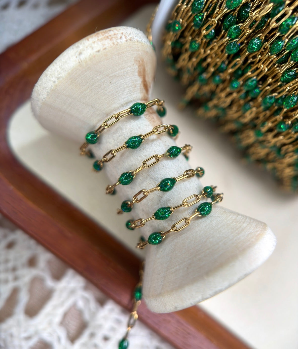 Emerald After Dark Sparkly Sunburst Chain