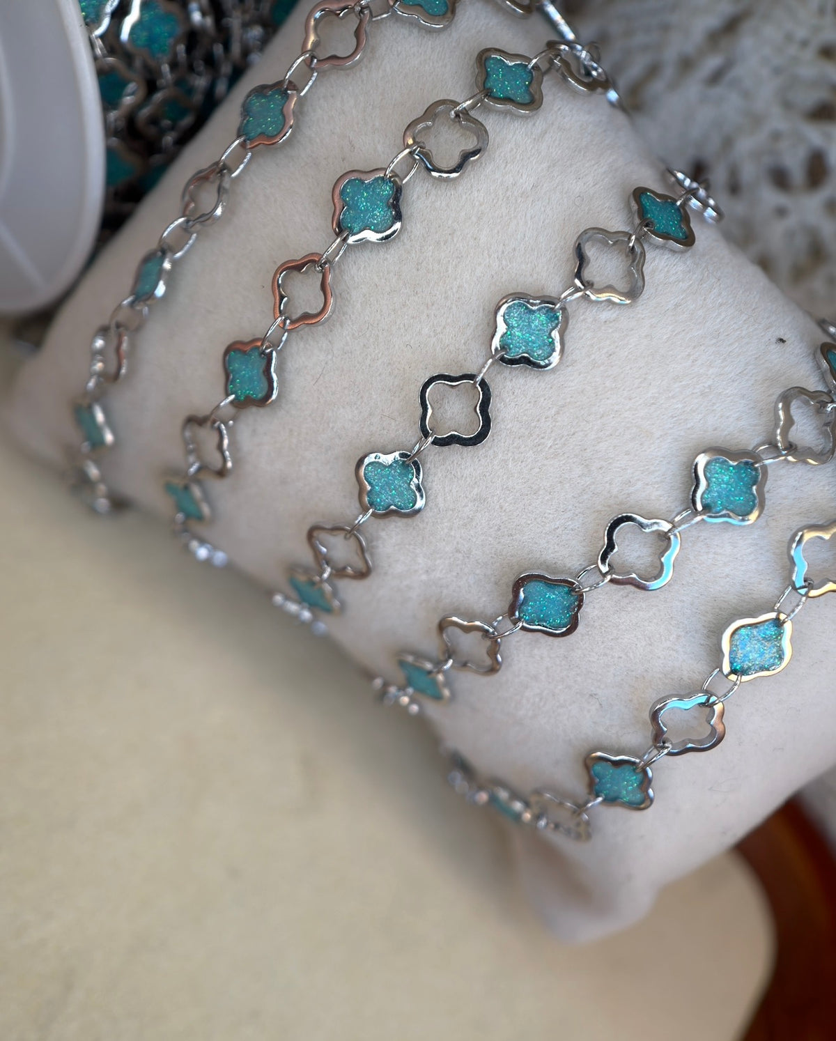 Sparkly Ocean Blue Clover Chain | Stainless Silver