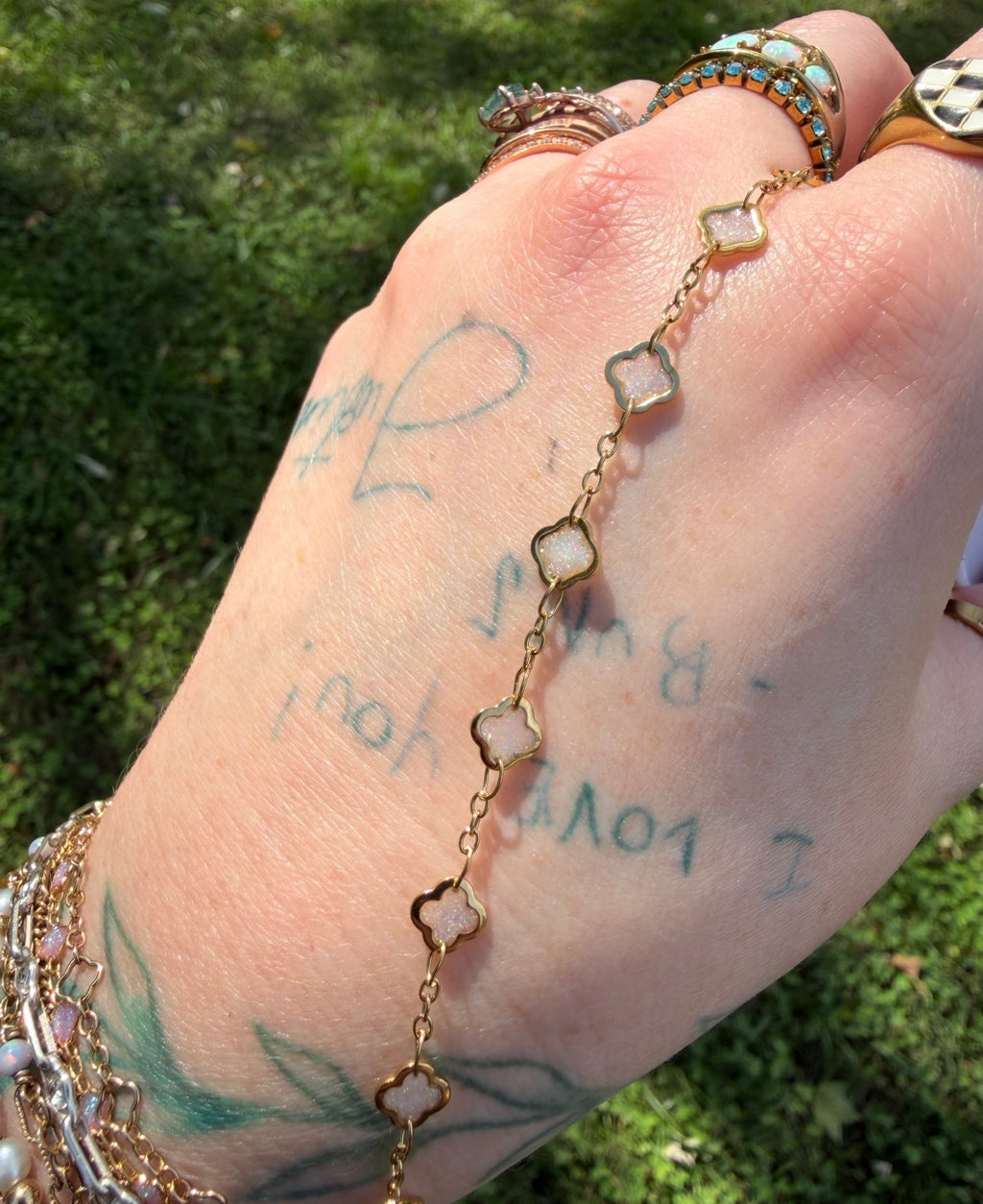 Moonstone Glow Iridescent 1–3 Clover Chain