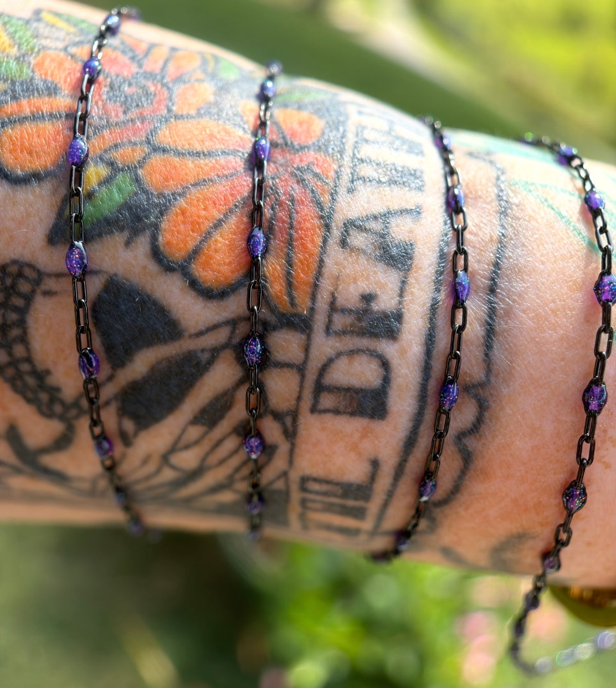 Beyond the Stars: Black Sunburst Galaxy Chain
