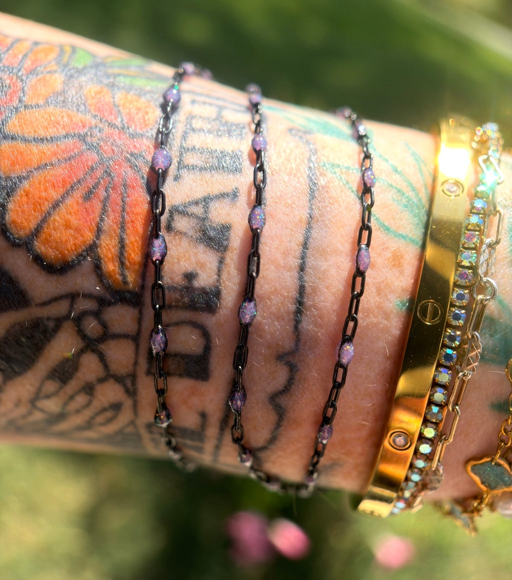 Beyond the Stars: Black Sunburst Galaxy Chain