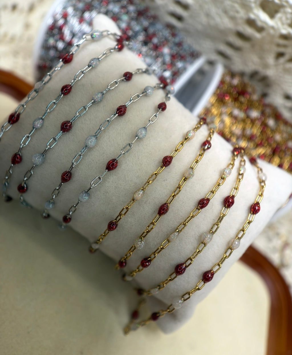 Candy Cane Lane – Red & White Sunburst Chain