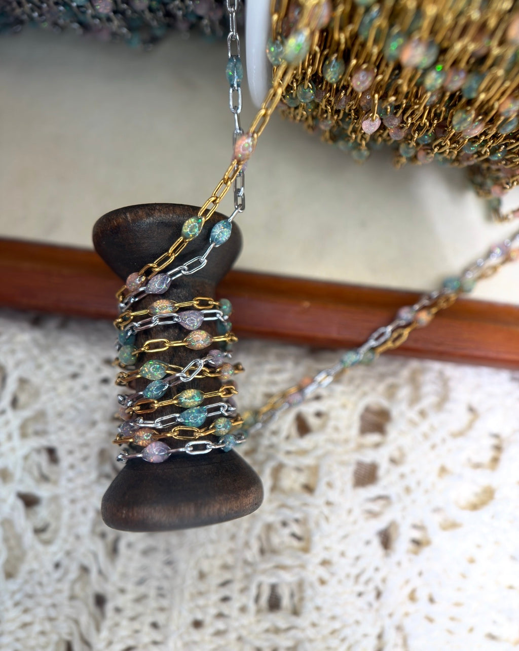 Sunset Lagoon – Iridescent Sunburst Chain