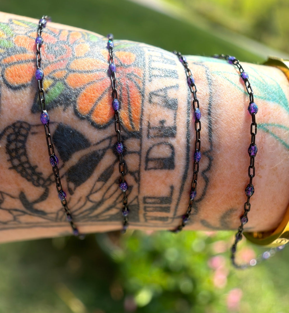Beyond the Stars: Black Sunburst Galaxy Chain