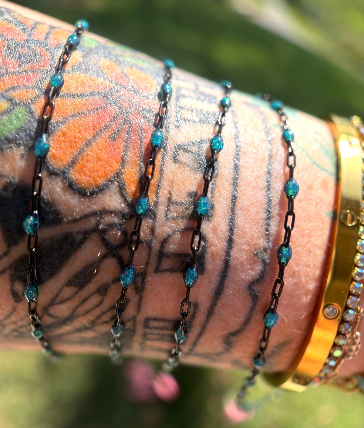 Beyond the Stars: Black Sunburst Galaxy Chain