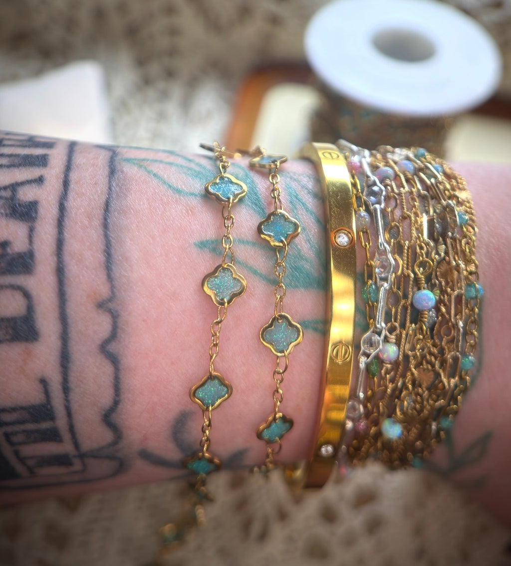 Sparkly Ocean Blue Clover | 14K PVD Gold