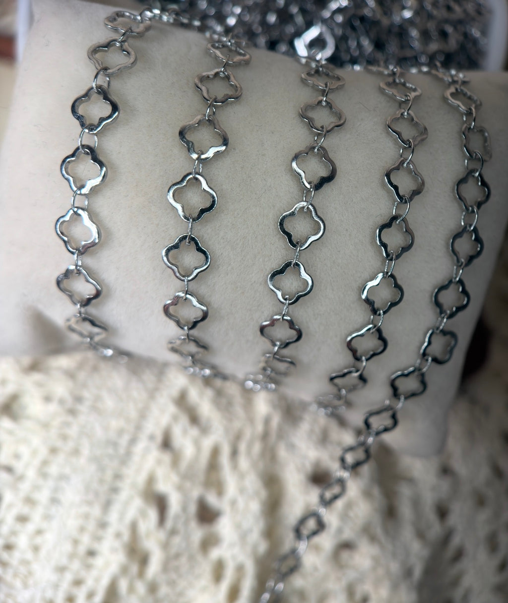 🍀 Luck in Every Link — 1:1 Clover Chain