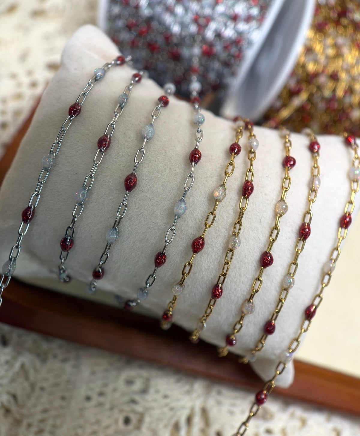 Candy Cane Lane – Red & White Sunburst Chain
