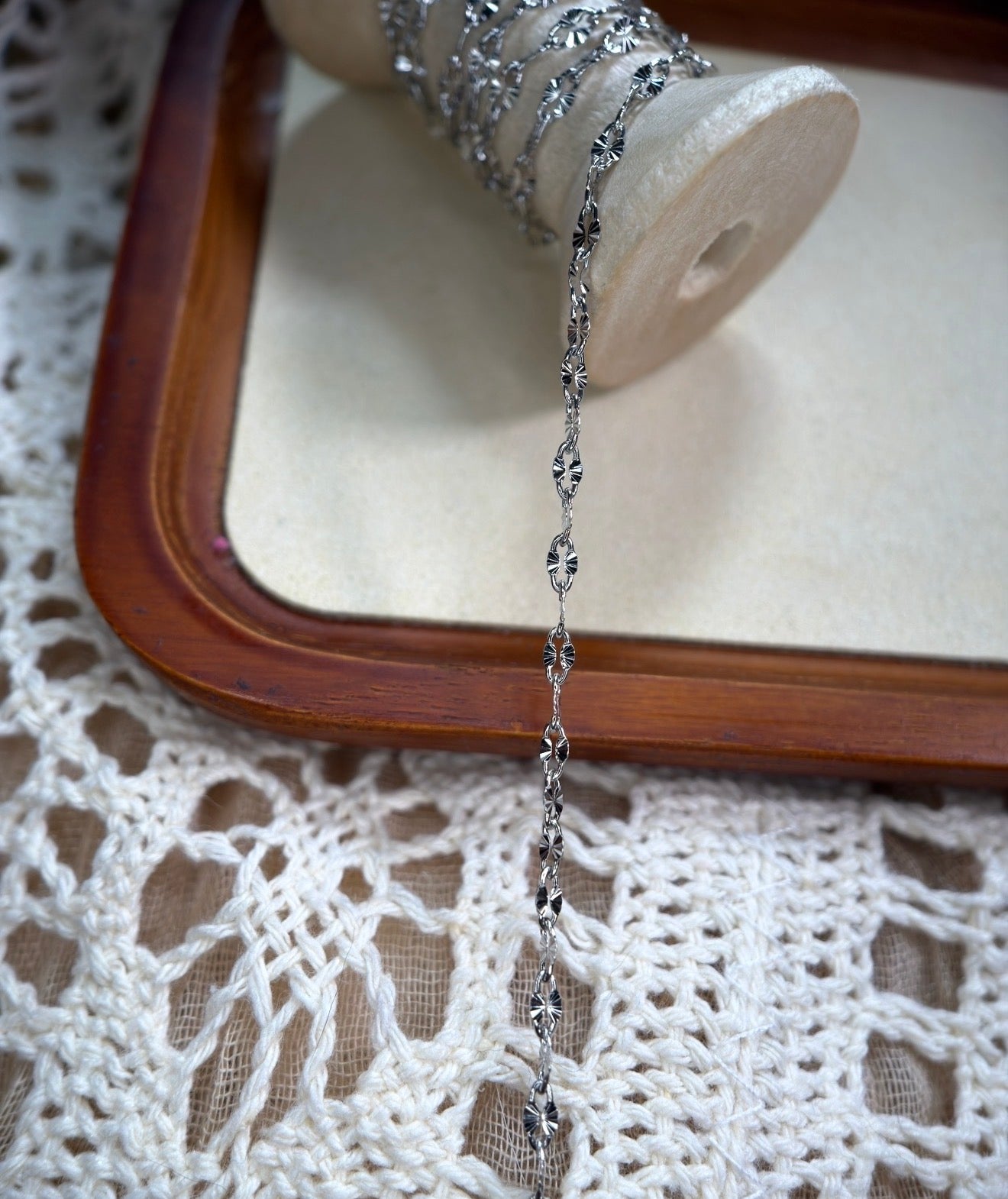 Sunshine Lips Sunburst Lip Chain