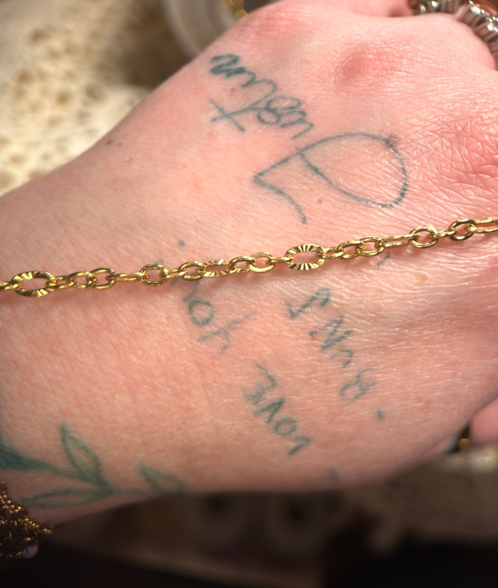 ✨ Triple Threat Textured Oval Chain