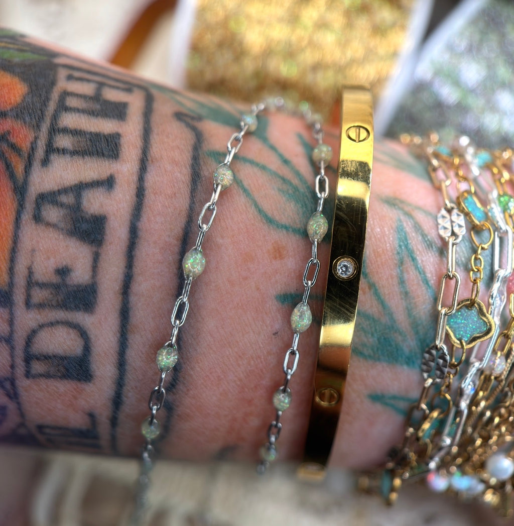 Peachy Babe – Iridescent Peach Sunburst Chain