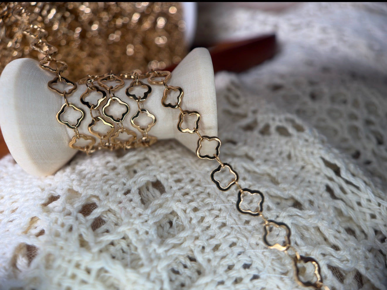 🍀 Luck in Every Link — 1:1 Clover Chain