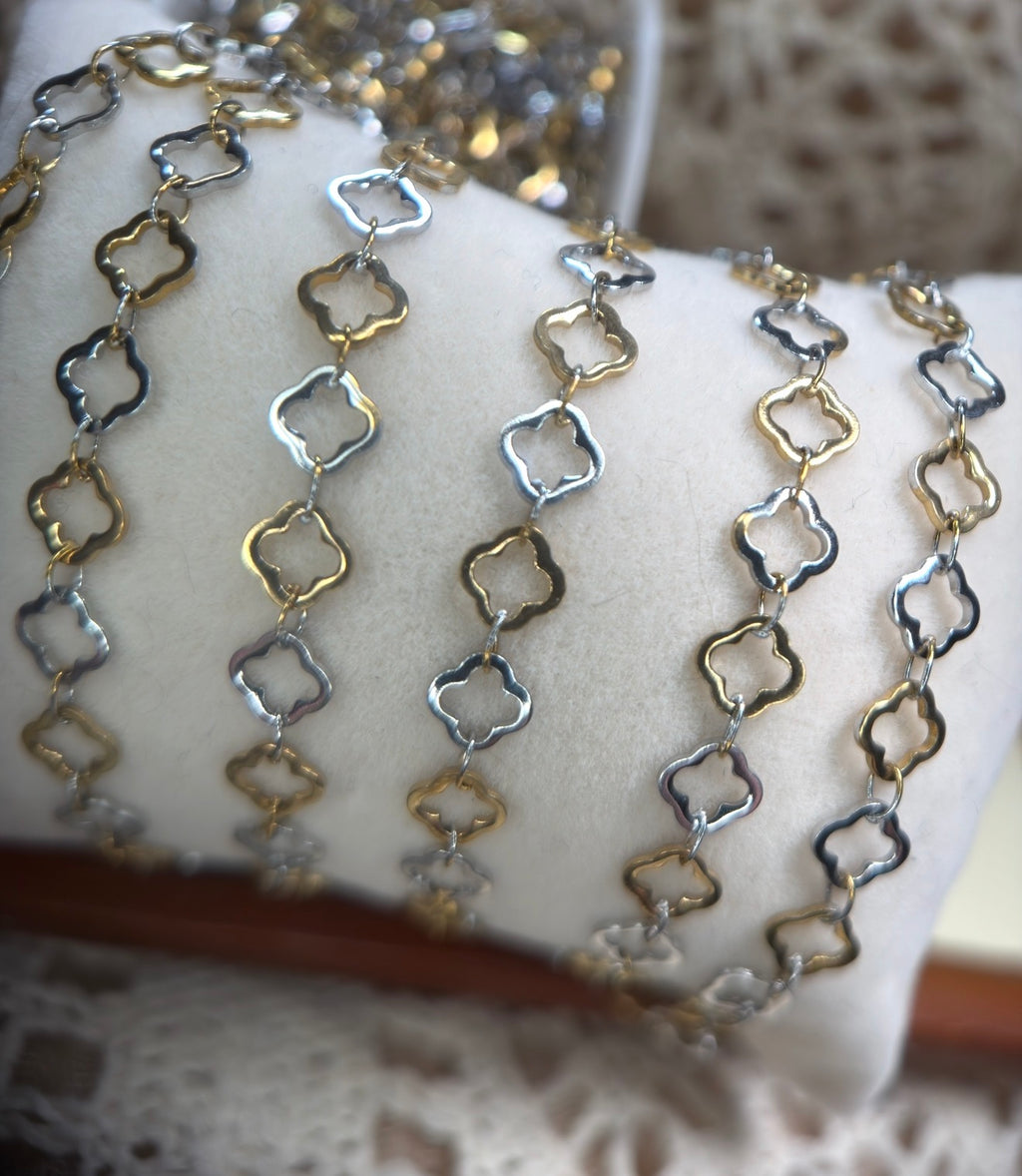 🍀 Double the Luck Two-Tone Clover Chain