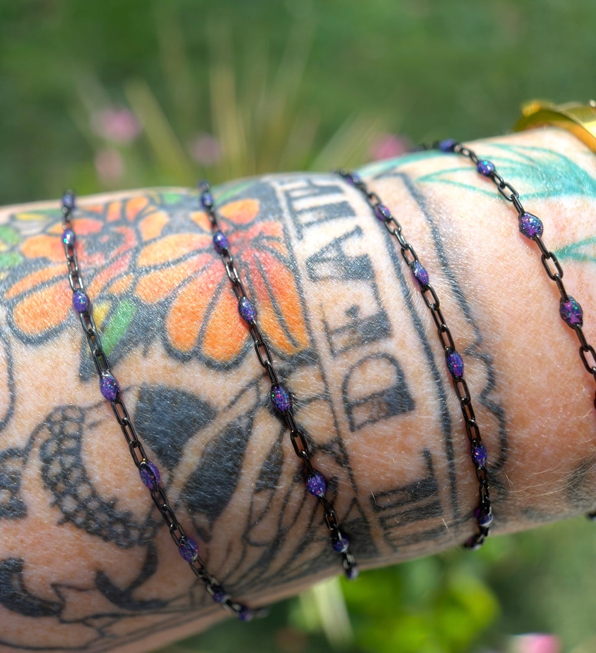Beyond the Stars: Black Sunburst Galaxy Chain