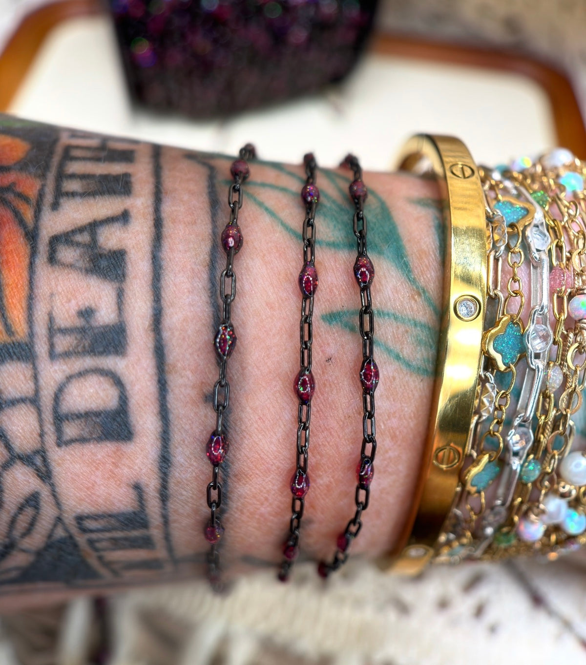 Beyond the Stars: Black Sunburst Galaxy Chain
