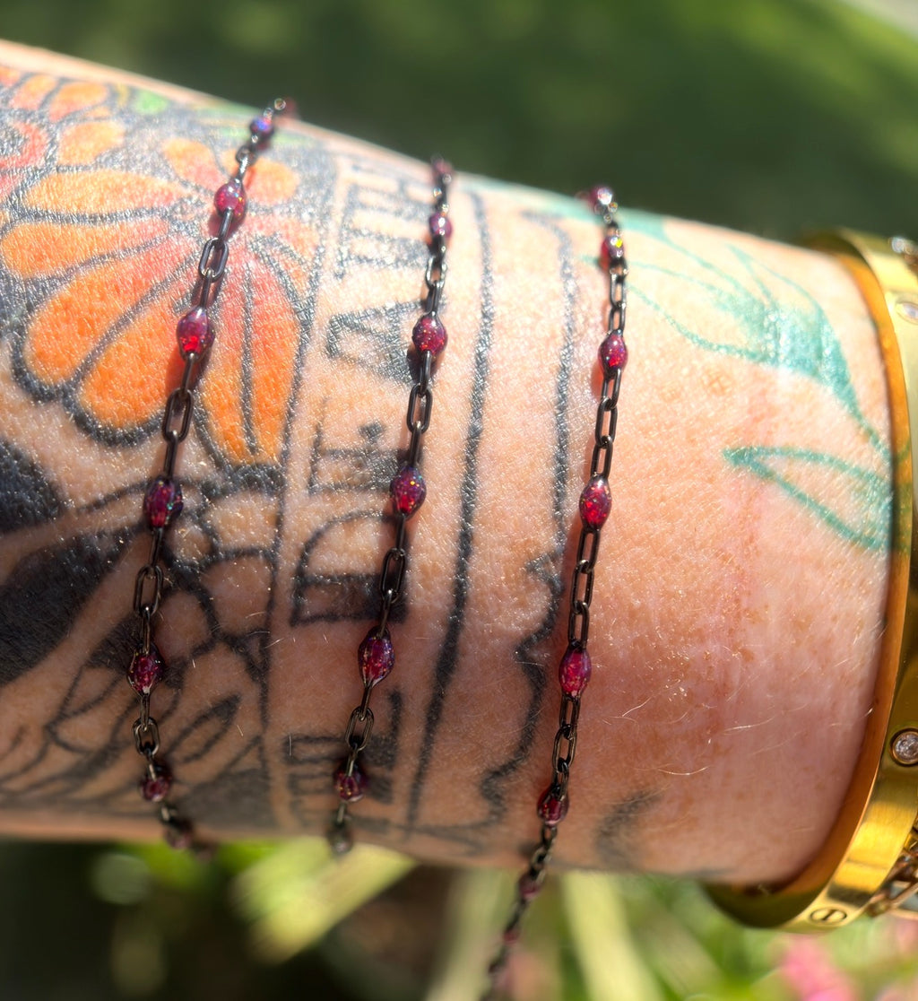 Beyond the Stars: Black Sunburst Galaxy Chain