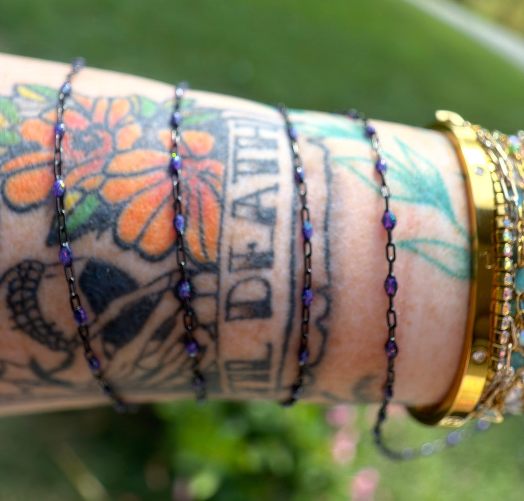 Beyond the Stars: Black Sunburst Galaxy Chain