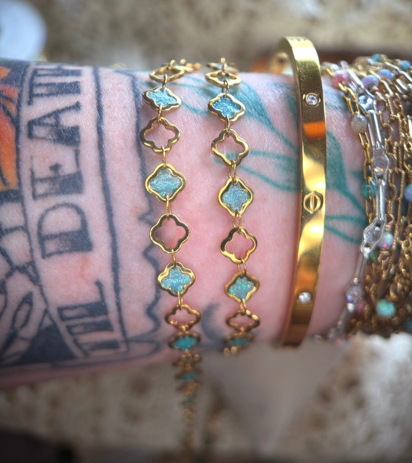 Sparkly Ocean Blue Clover | 14K PVD Gold