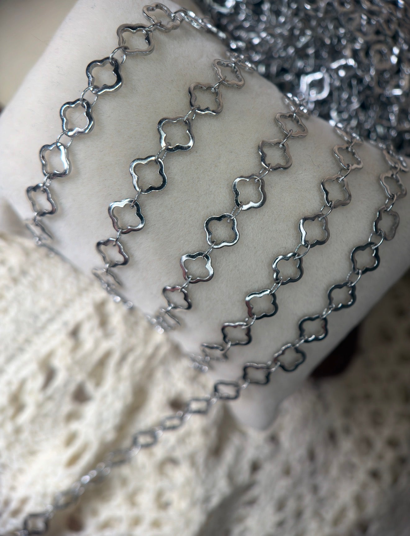 🍀 Luck in Every Link — 1:1 Clover Chain