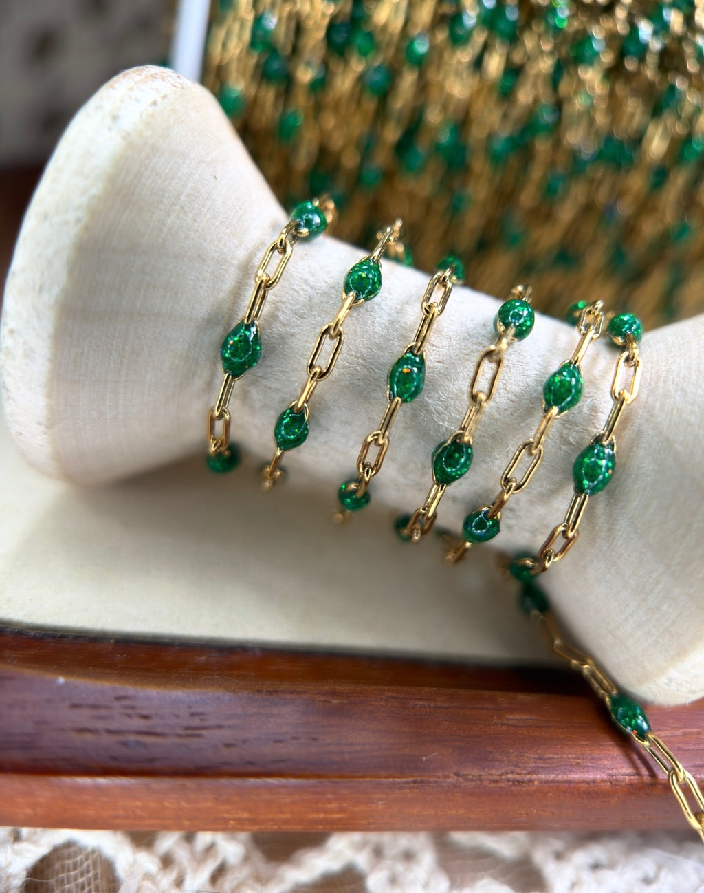 Emerald After Dark Sparkly Sunburst Chain