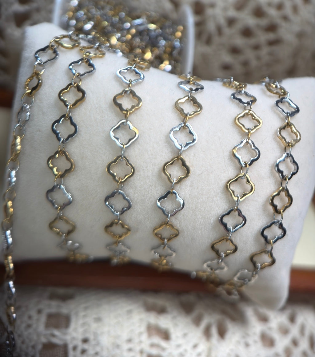 🍀 Double the Luck Two-Tone Clover Chain