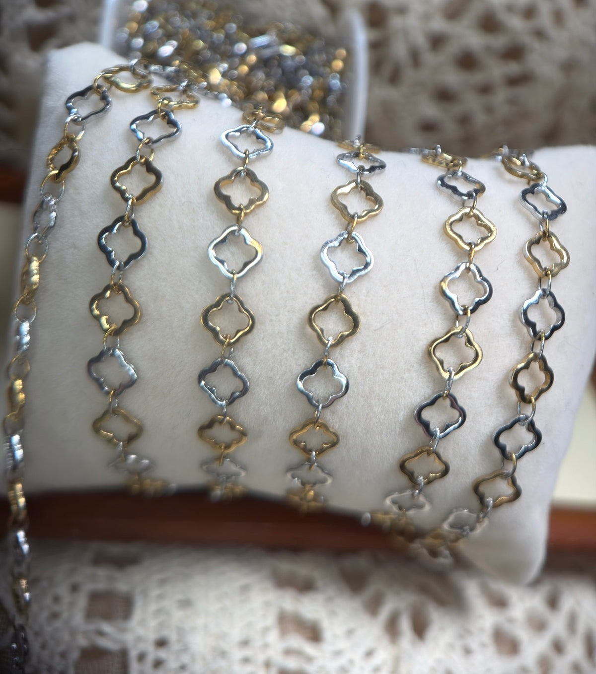 🍀 Double the Luck Two-Tone Clover Chain