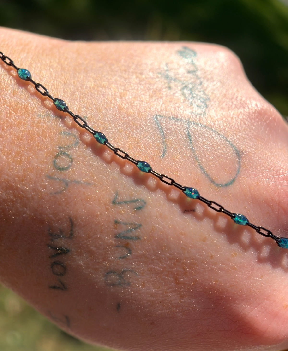 Beyond the Stars: Black Sunburst Galaxy Chain
