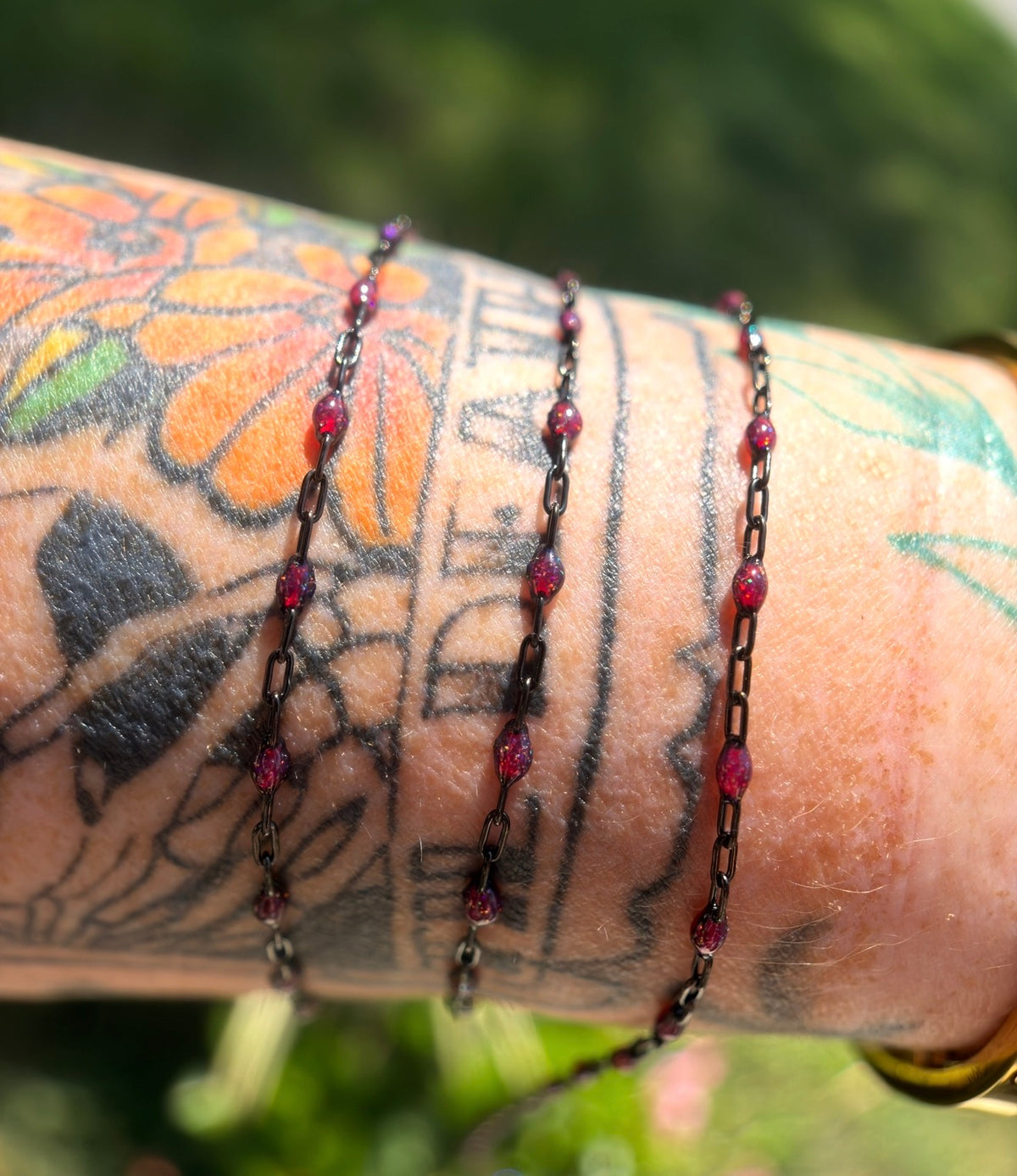 Beyond the Stars: Black Sunburst Galaxy Chain