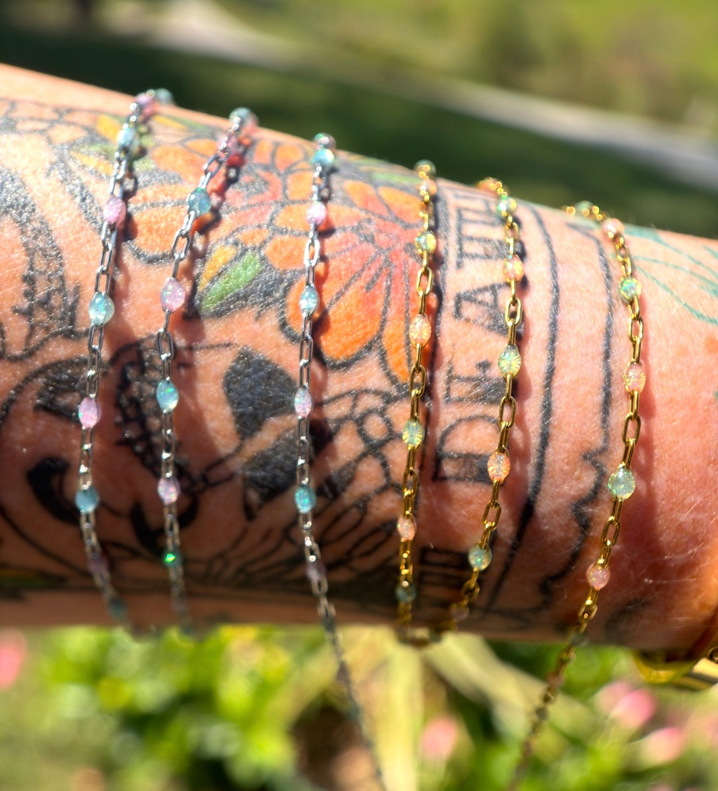 Sunset Lagoon – Iridescent Sunburst Chain