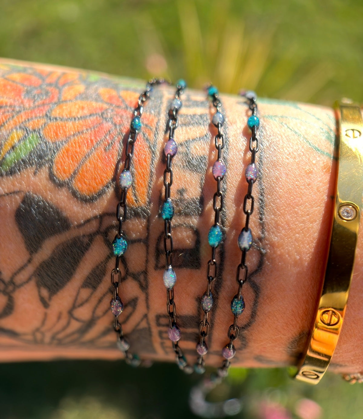 Beyond the Stars: Black Sunburst Galaxy Chain