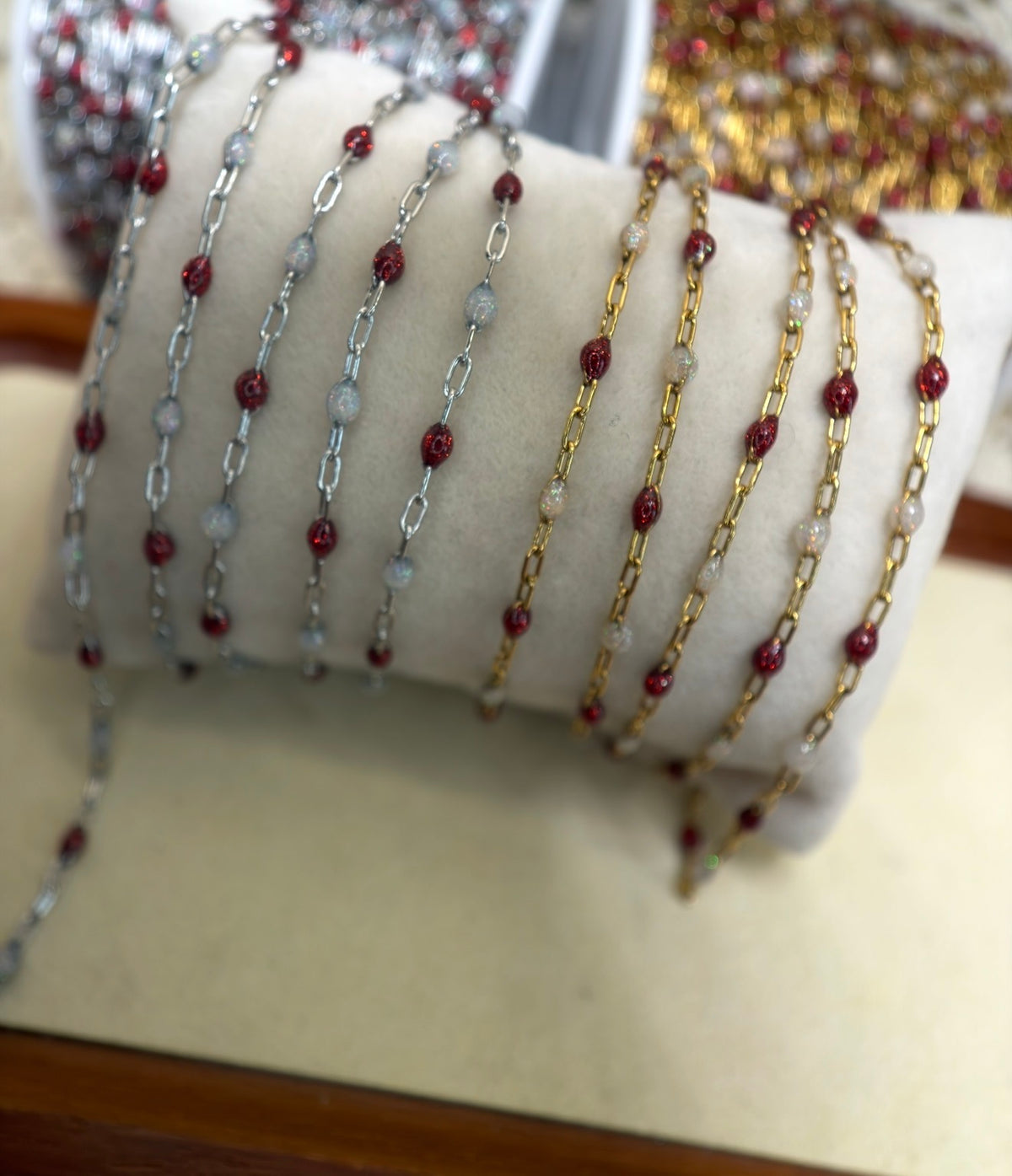 Candy Cane Lane – Red & White Sunburst Chain