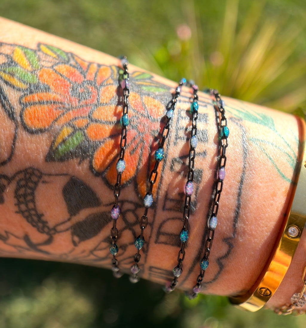 Beyond the Stars: Black Sunburst Galaxy Chain