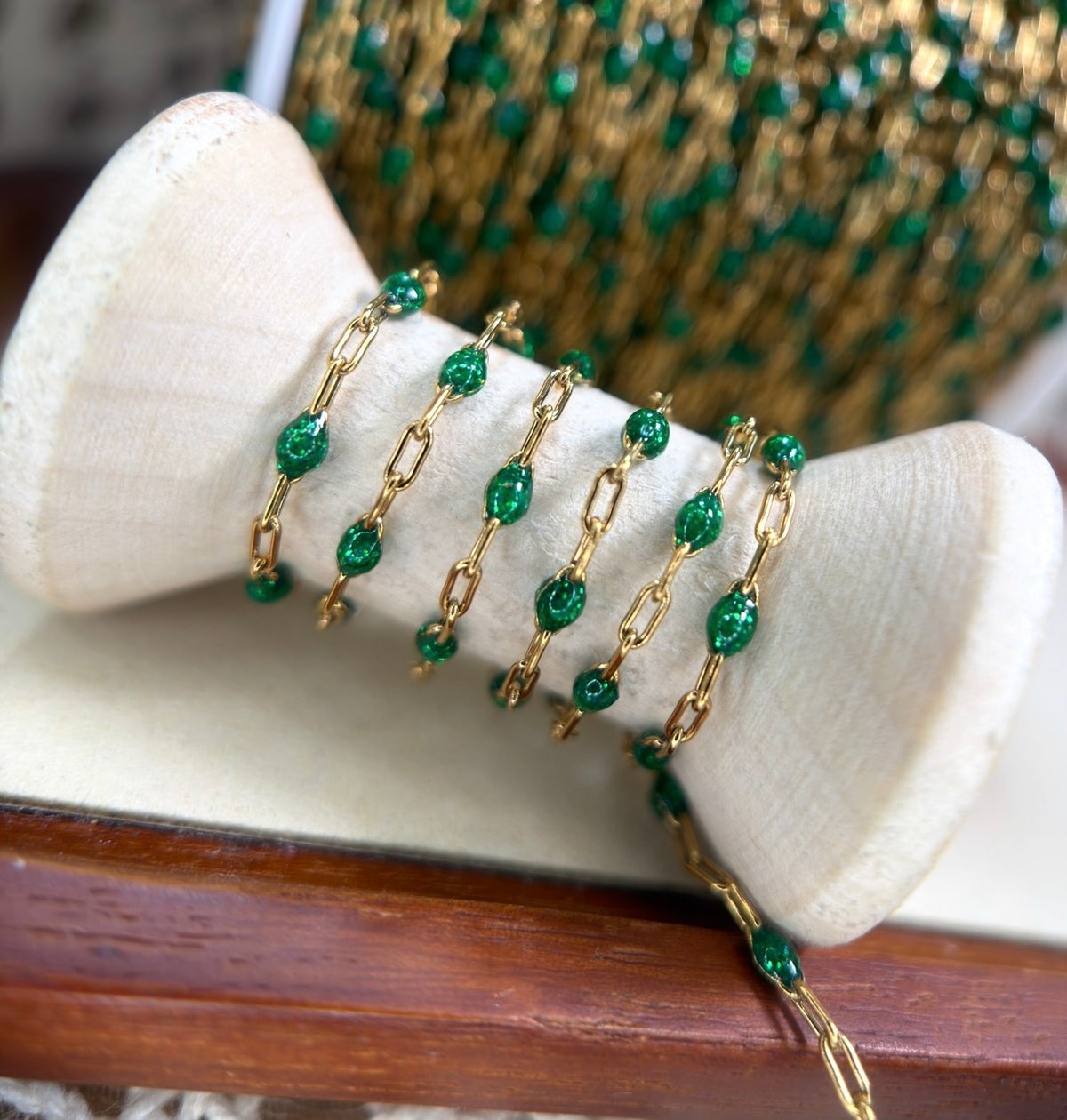 Emerald After Dark Sparkly Sunburst Chain