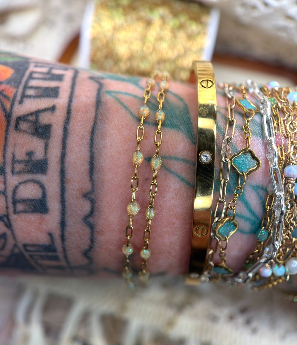 Peachy Babe – Iridescent Peach Sunburst Chain