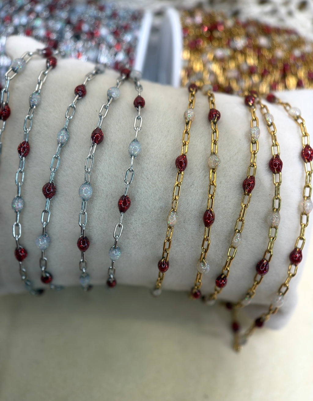 Candy Cane Lane – Red & White Sunburst Chain