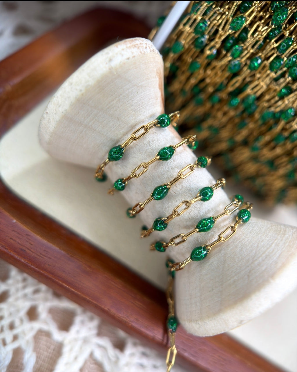 Emerald After Dark Sparkly Sunburst Chain