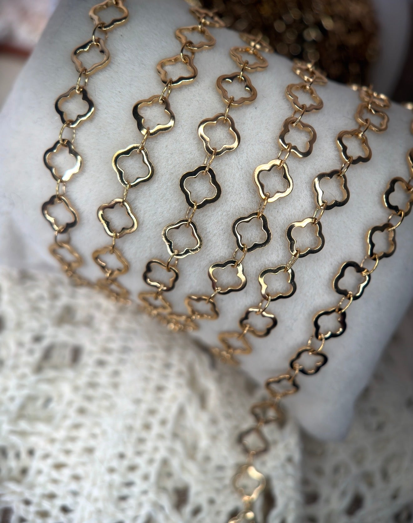 🍀 Luck in Every Link — 1:1 Clover Chain