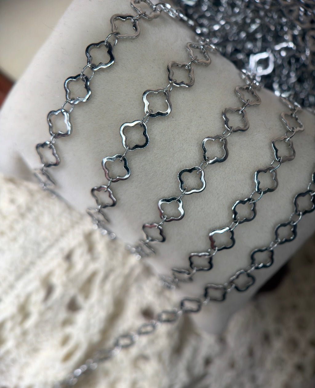 🍀 Luck in Every Link — 1:1 Clover Chain