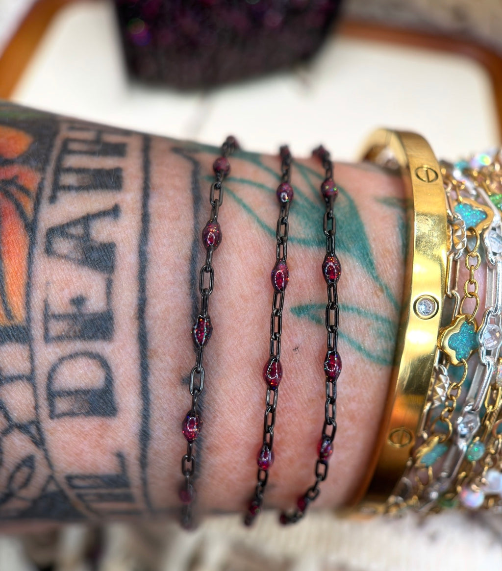 Beyond the Stars: Black Sunburst Galaxy Chain