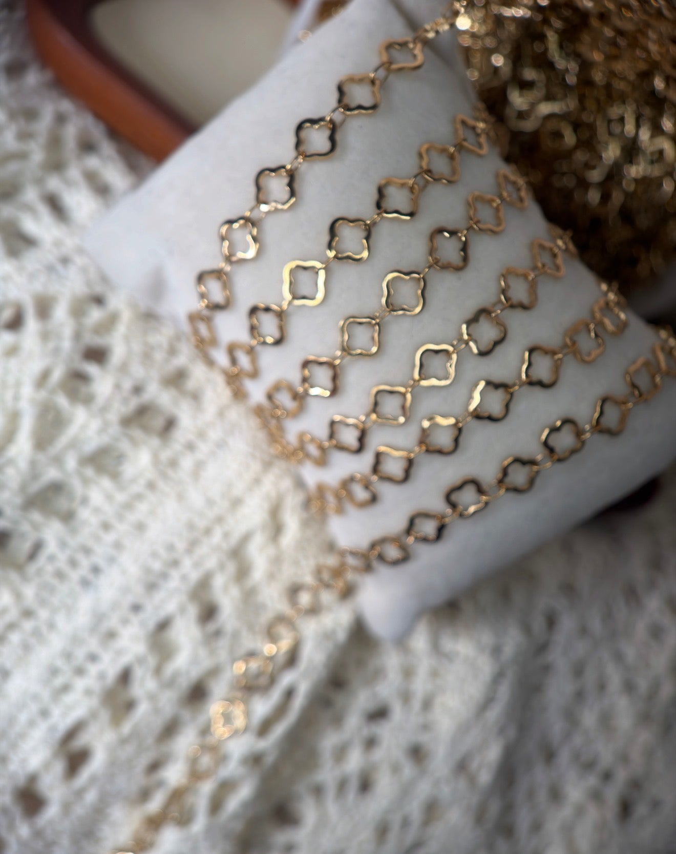 🍀 Luck in Every Link — 1:1 Clover Chain
