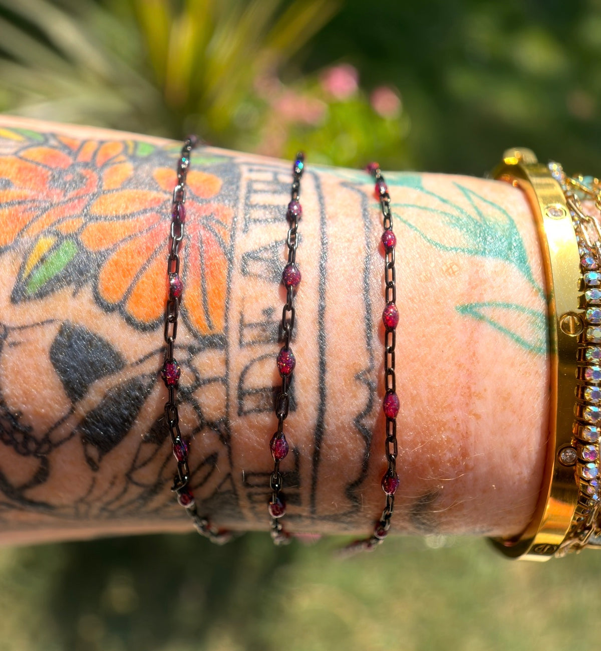 Beyond the Stars: Black Sunburst Galaxy Chain
