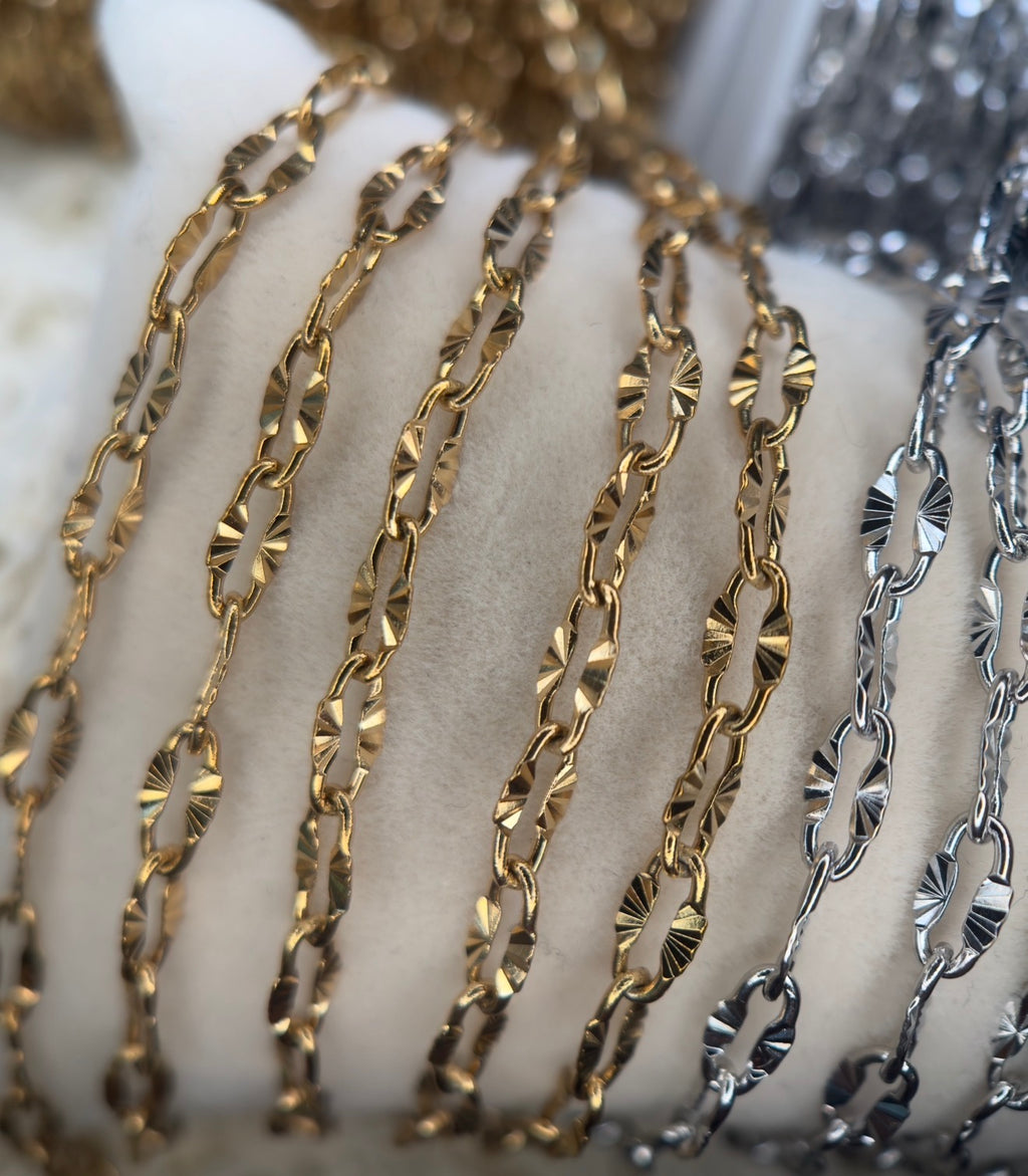 Cattlemen’s Twist | 14K PVD Gold & 316 Surgical Stainless Steel Paper Clip Chain