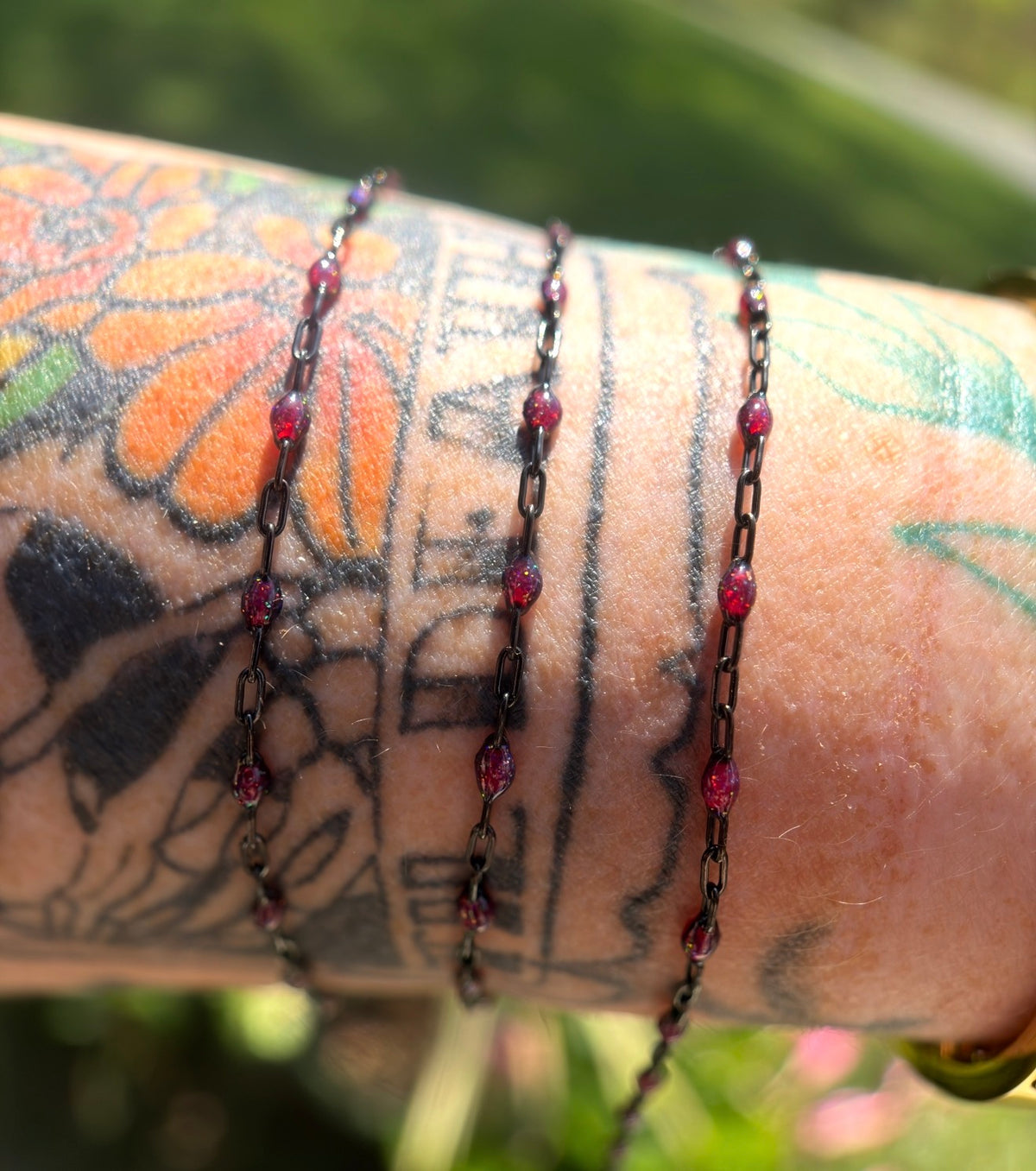 Beyond the Stars: Black Sunburst Galaxy Chain