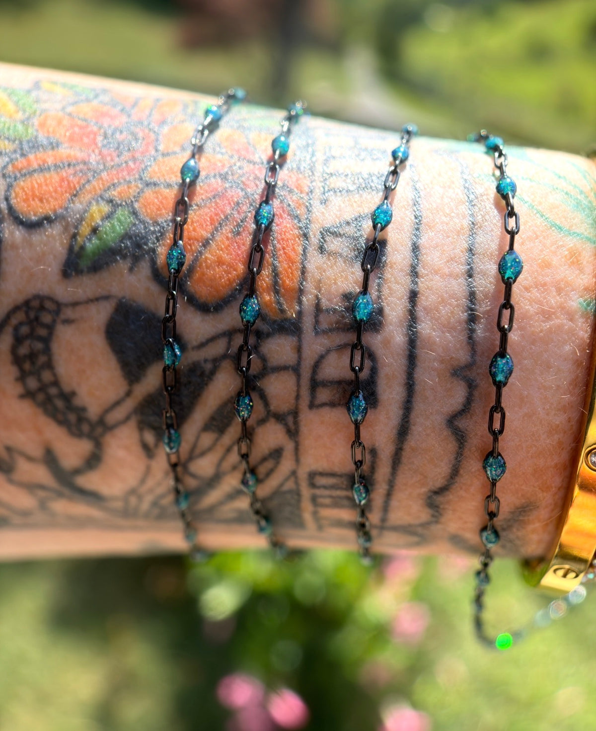 Beyond the Stars: Black Sunburst Galaxy Chain