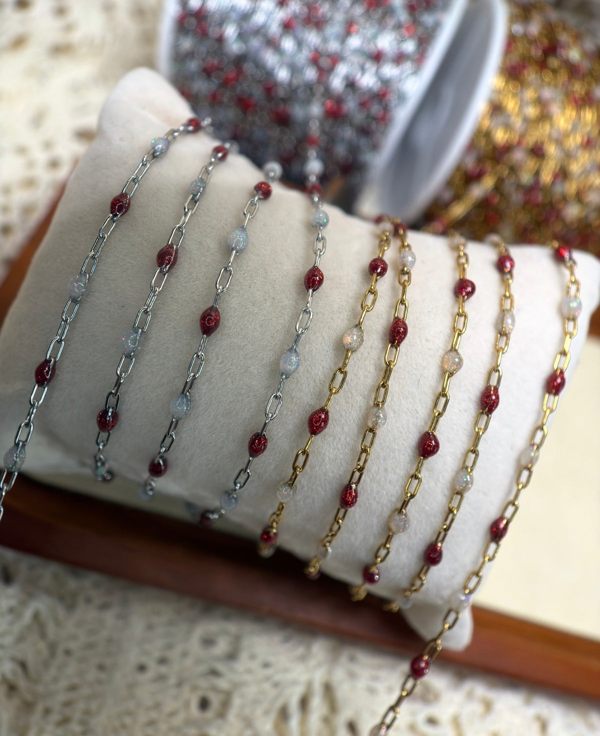 Candy Cane Lane – Red & White Sunburst Chain