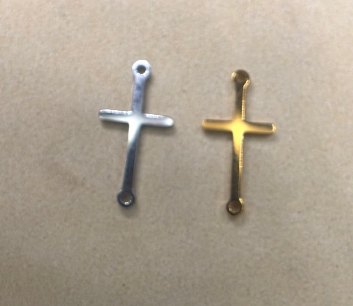 Cross connector charm